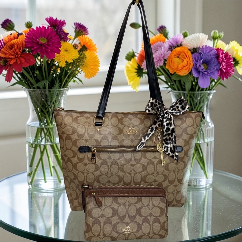 4FER Coach Brown Signature Tote and Pouch Set